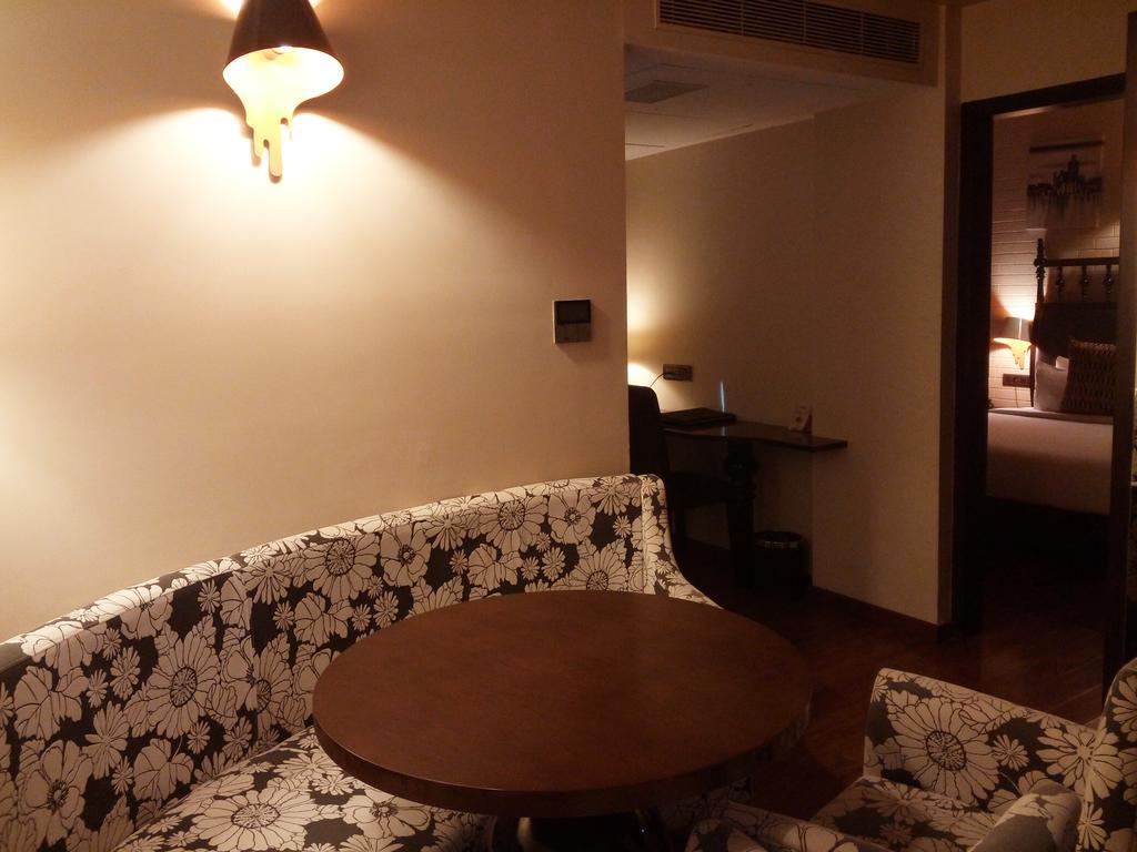 Best Western Plus O2 Индор Екстериор снимка